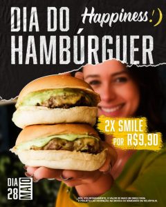 banner da promoção, mostra mulher sorrindo e mostrando dois hamburgueres.