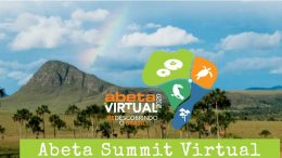 paisagem de um campo com uma montanha baixa ao fundo, as inscrições Abeta Summir Virtual e a logomarca do evento