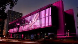 predio do MASP iluminado de rosa com o laço da campanha Outubro Rosa