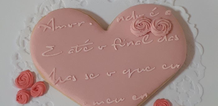 biscoito em formato de coração à venda no bazar online de dia das mães