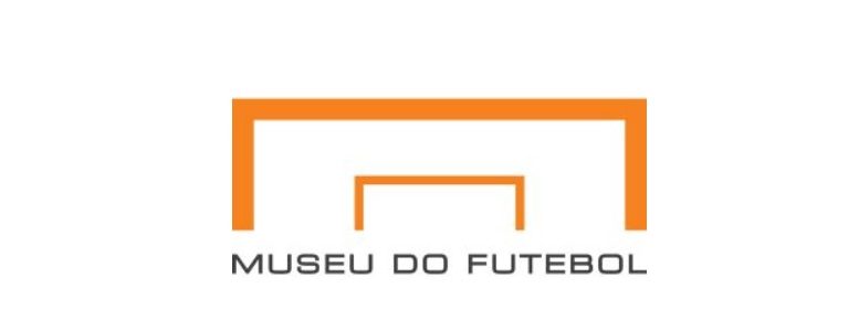 logomarca do museu do futebol, uma trave de gol estilizada em cor de laranja.