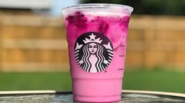 copo de dragon drink, bebida cor de rosa que terá seu lucro doado pra ong que trabaalham com publico LGBTQIAP+