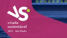 logomarca da virada sustentável sobre uma arte em foto de uma pessoa andando sobre o minhocão em São Paulo, a foto está coberta de azul e há uma faixa em curva emm tons de rosa.