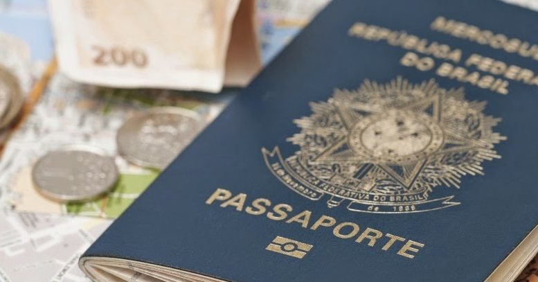 imagem de um passaporte brasileiro, primeiro documento fundamental para um intercâmbio