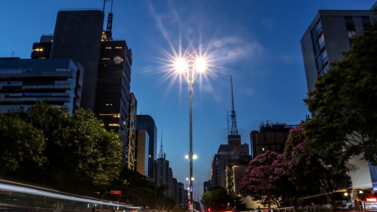 imagem do final da tarde da avenida Paulista