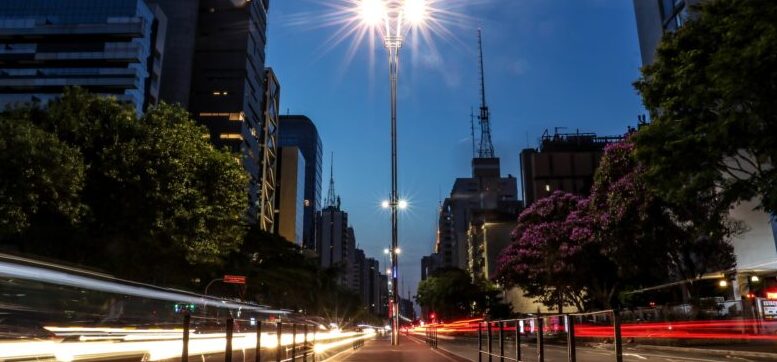 imagem do final da tarde da avenida Paulista