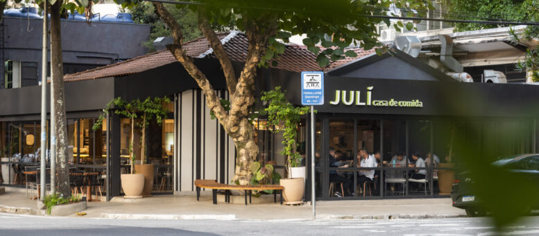 fachada da Julí, vista a partir da esquina diagonal