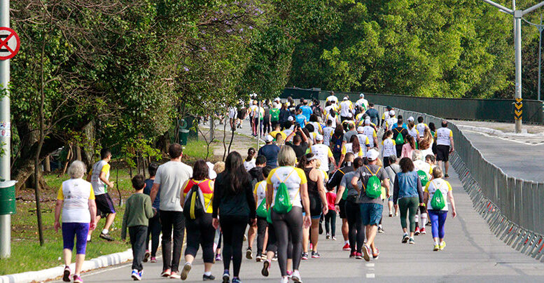 participantes da corrida do trigo de 2022 indo pela av pedro alvares cabral, na altura da 23 de maio.