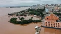 imagem aérea do centro de Porto Alegre todo alagado
