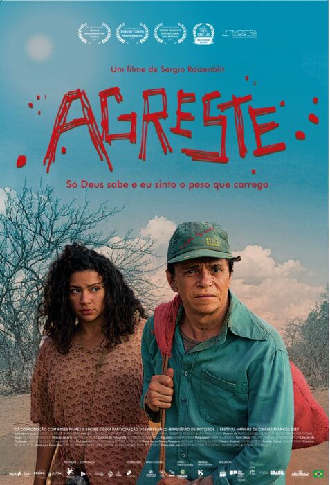 poster do filme, com a logo, os destsaues de premiação, direção e elenco e uma foto dos protagonistas quando começam a caminhada da fuga. 