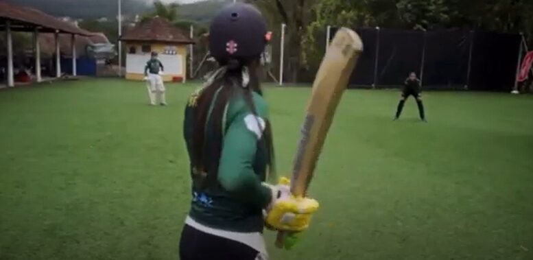 imgem de jogo de cricket visto por trás da rebatedora