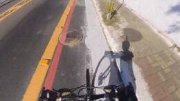 imagem de uma ciclofaixa com a sombra de um ciclista com uma câmera 3D no capacete.