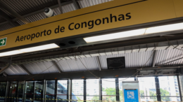 imagem interna da estação aeroporto de congonhas do monotrilho